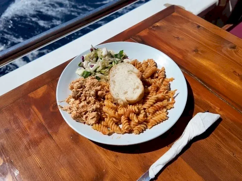 Dört Koyu Gezip Bir de Yemek Yemek