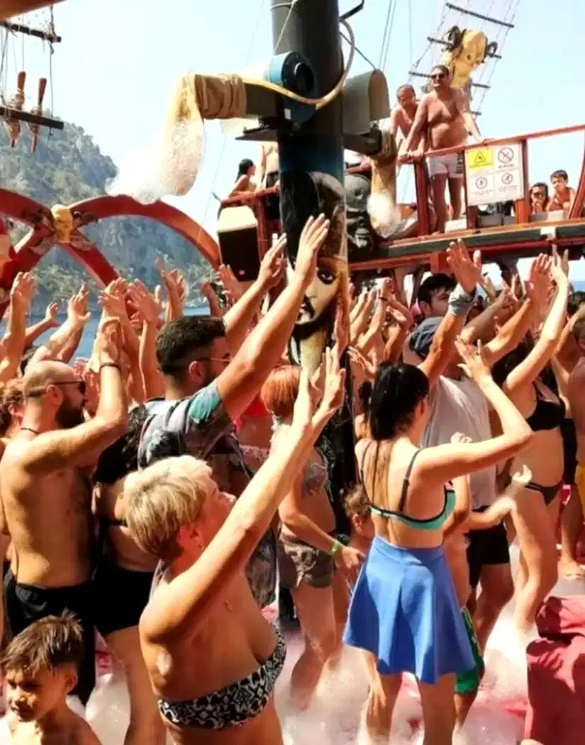 Fethiye Kelebekler Vadisi Tekne Turu - Black Pearl 