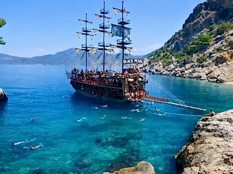 Black Pearl ve Altı Farklı Durak