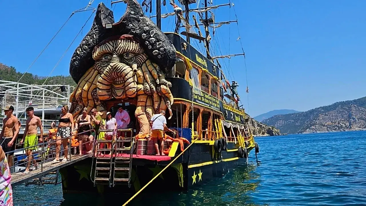 Marmaris Mamma Mia Korsan Tekne Turu