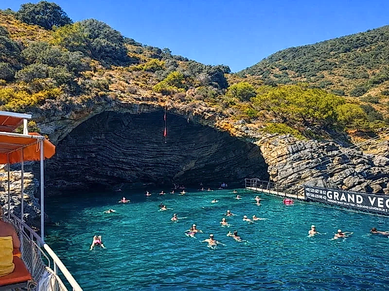 Mavi Mağara (hava koşullarına bağlı)