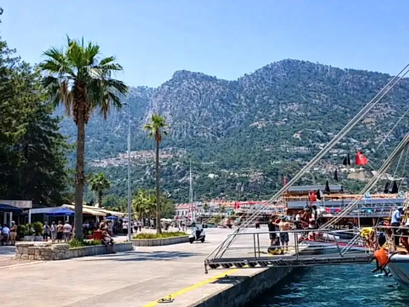 Sadece Yüzme Değil  Kasaba Gezisi de Rotanın Parçası