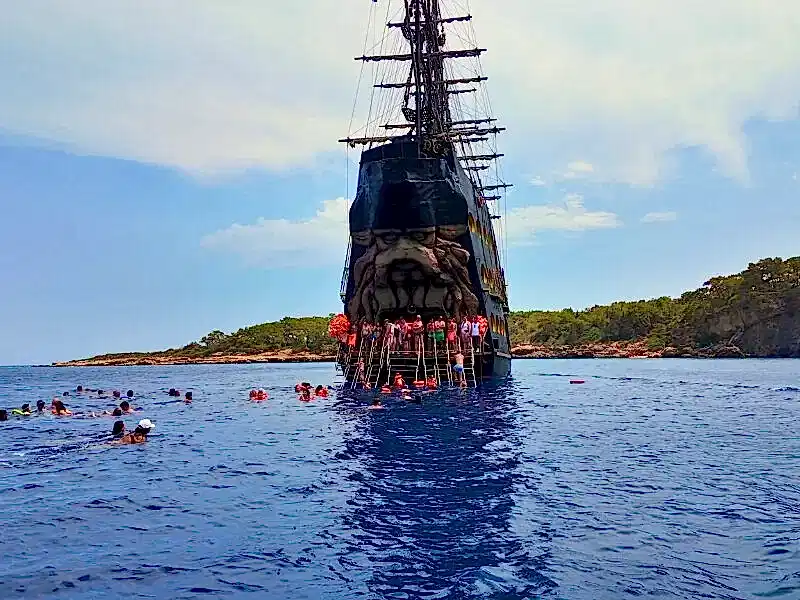 Bir Günde Üç Farklı Koy… Sumqayıt'dan Kemer Kıyılarına Dolu Bir Kaçış