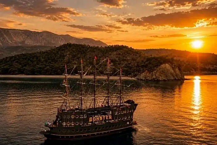 Kemer Gonster Günbatımı Tekne Turu