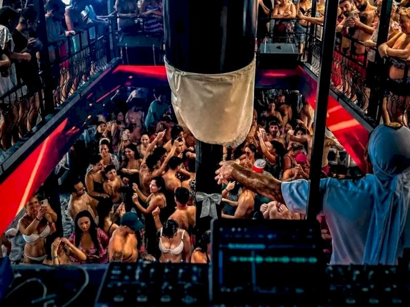 Akşam Yemeği + Köpük Partisi + DJ